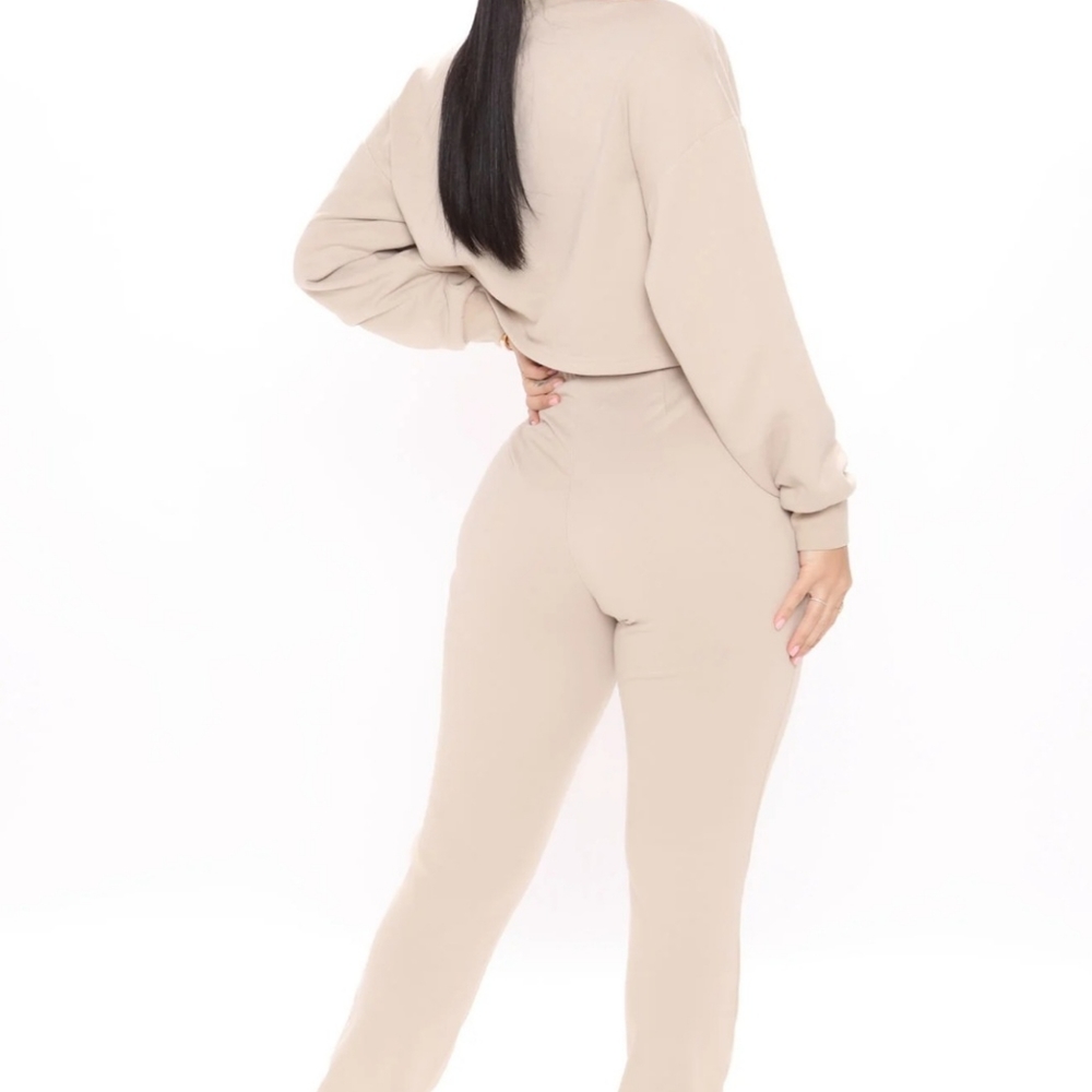 NWT!!! FASHION NOVA JOGGER SET !! - Picture 3 of 9